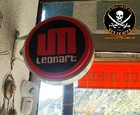 ACCESSOIRE DOKAZION...ENSEIGNE LUMINEUSE LEONART MOTORS...ENVIRONS 45CM DE DIAMÈTRE.... #LABOUTIQUEDUBIKER